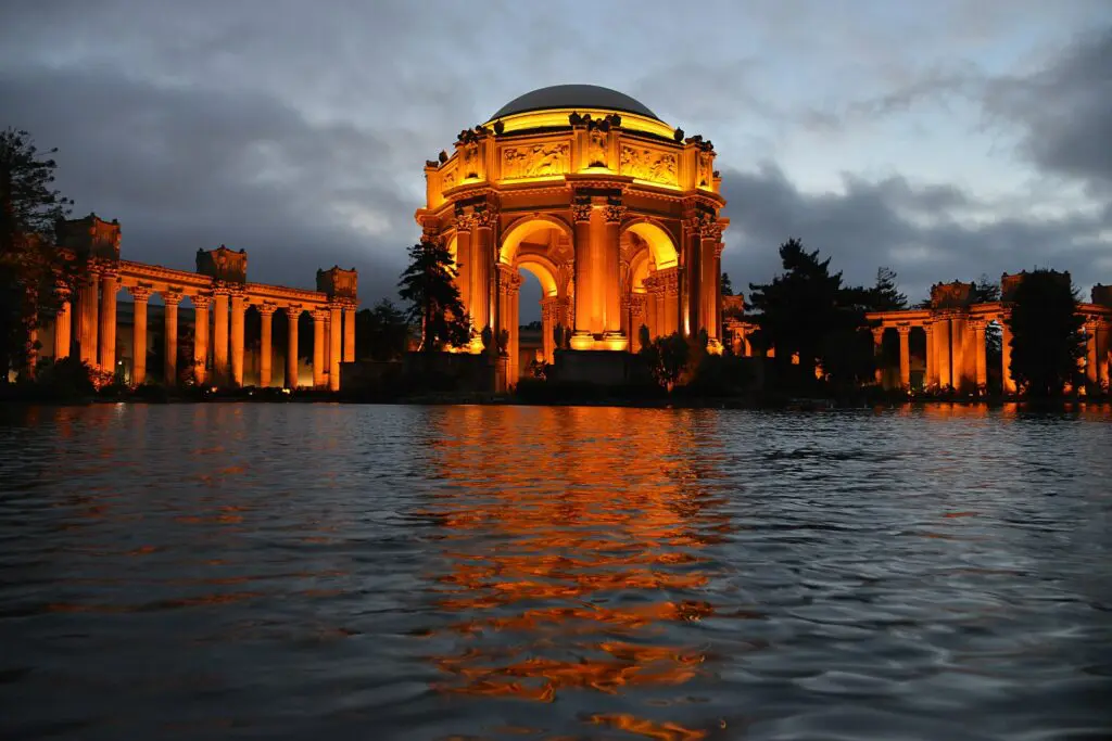 Palace of the fine arts at night
