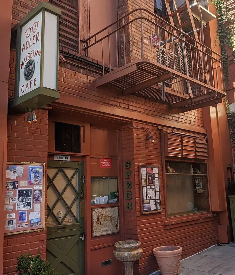 Specs' Twelve Adler Museum Cafe