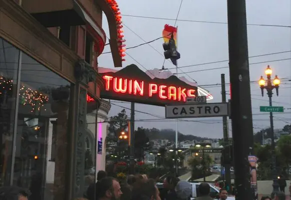Twin Peaks Tavern