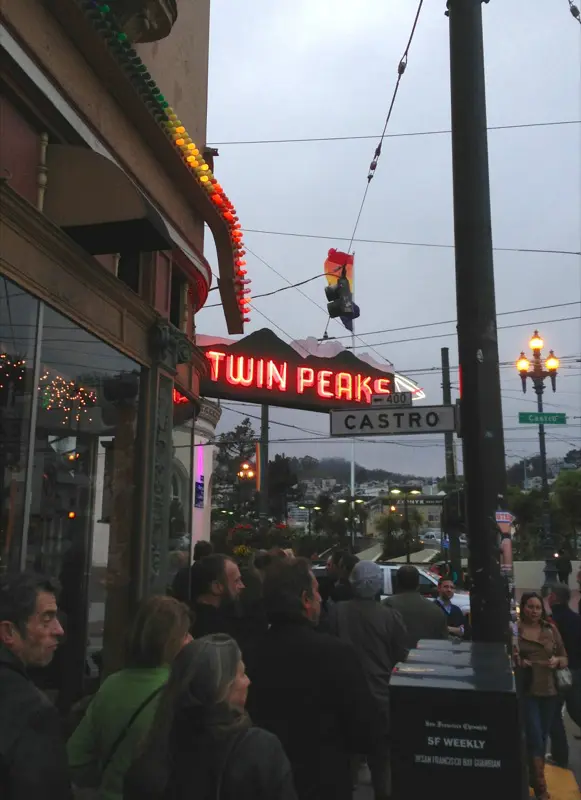 Twin Peaks Tavern