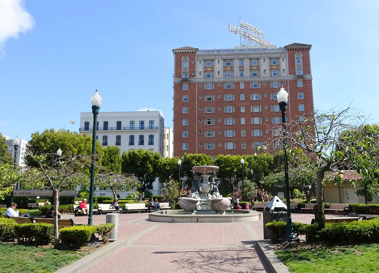 Huntington Park, Nob Hill