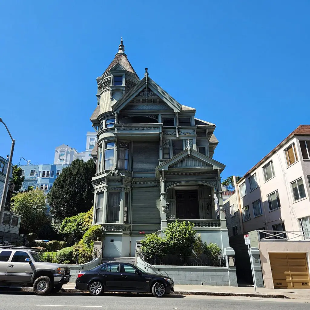 Pacific Heights: Billionaires’ Row and Victorian Survivors