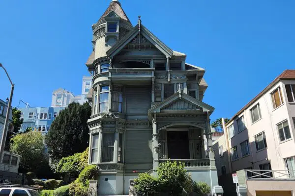 Pacific Heights: Billionaires’ Row and Victorian Survivors