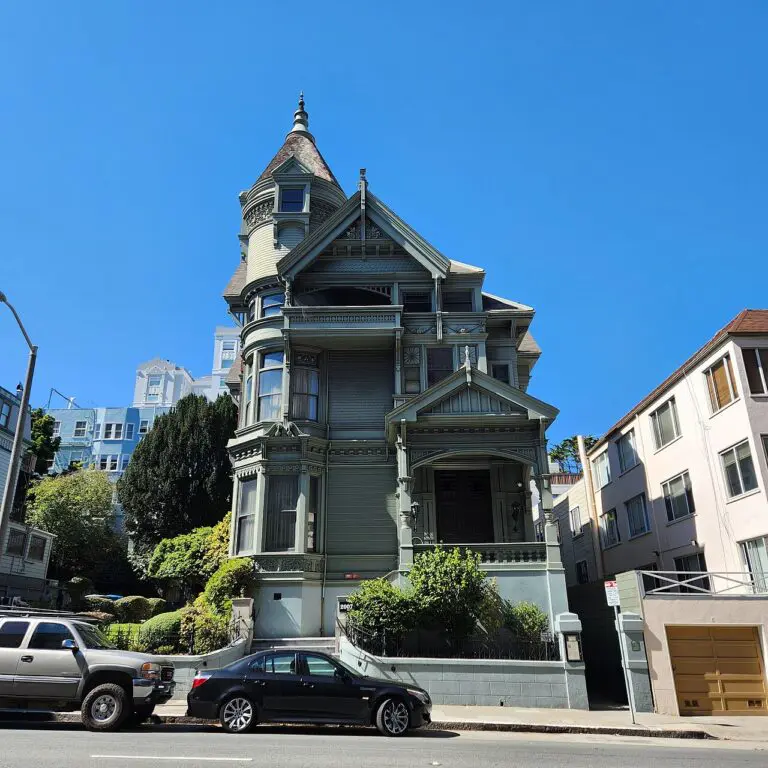 Pacific Heights: Billionaires’ Row and Victorian Survivors