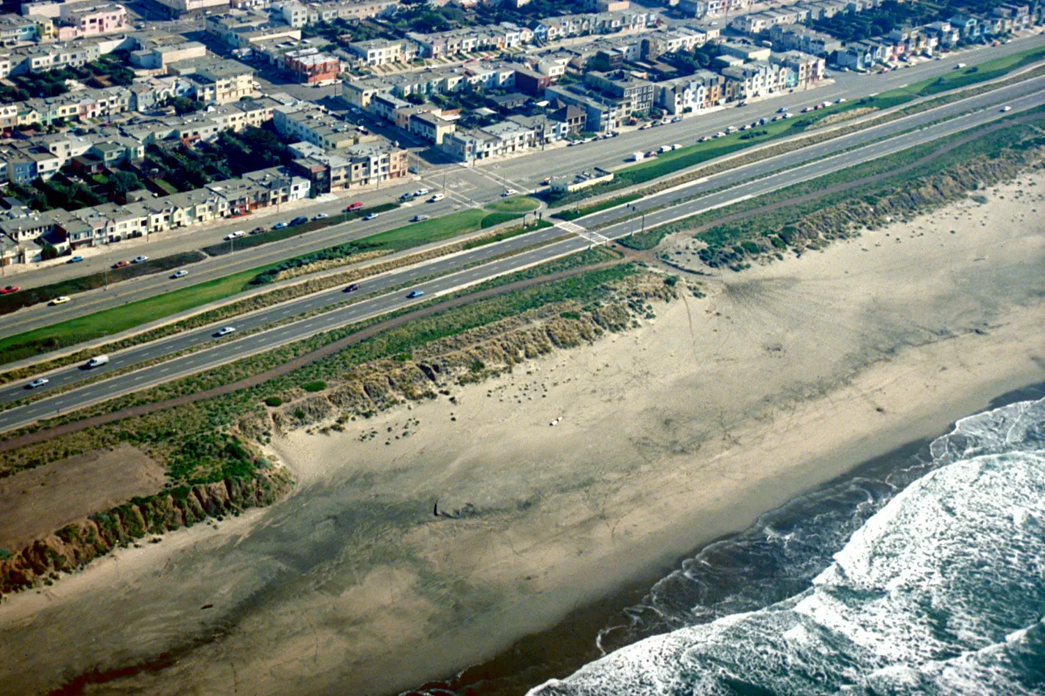 Aerial view of Ocean Beach and the Great Highway corridor that became Sunset Dunes park - San Francisco