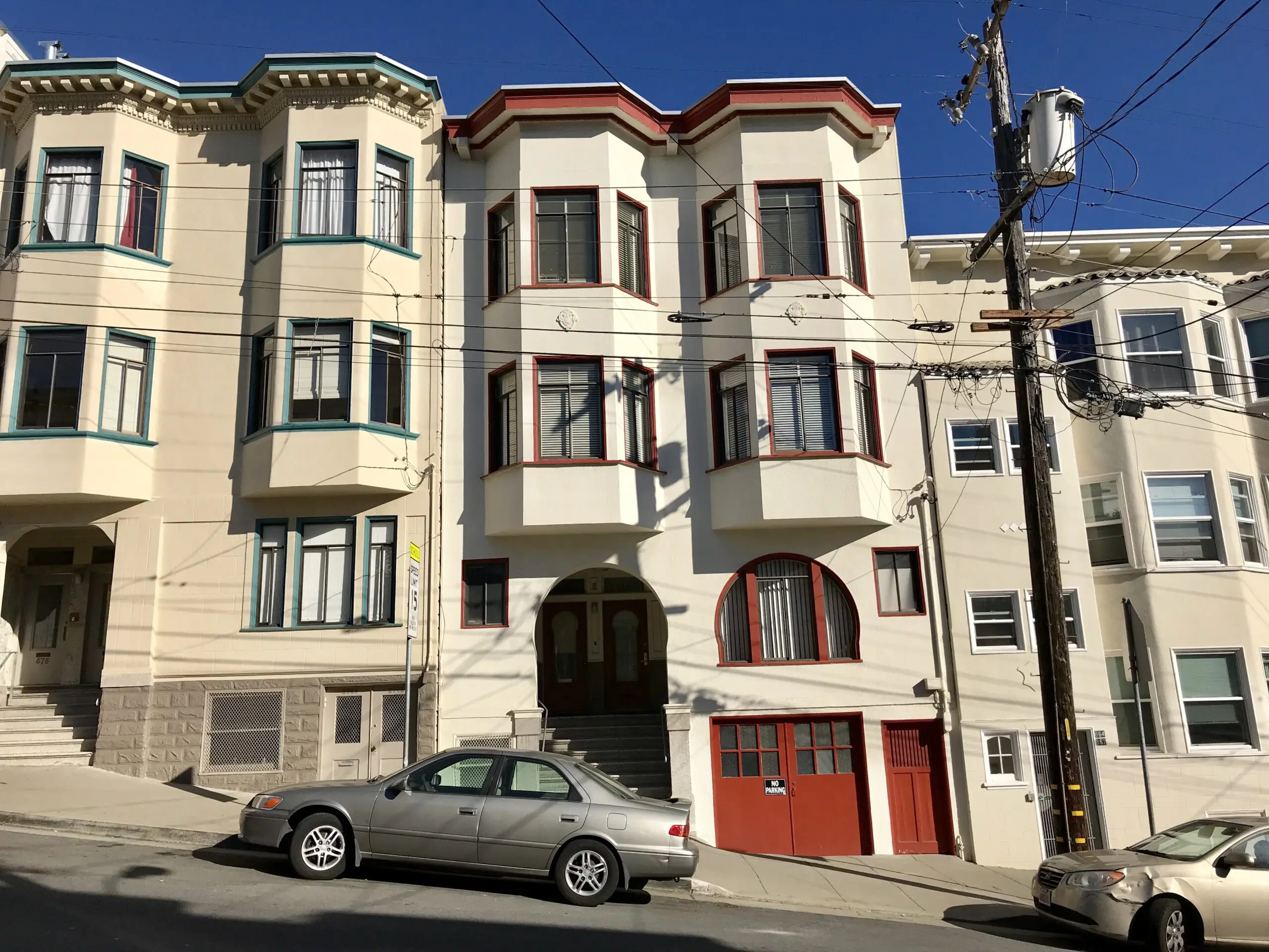 Apartment buildings on Lombard Street, the kind of multi-unit housing covered by the Empty Homes Tax - San Francisco