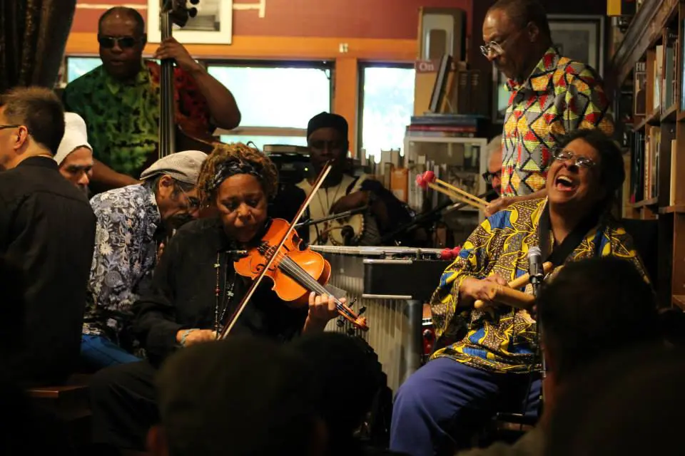 Avotcja & Modúpue: afro-latin jazz and poetry