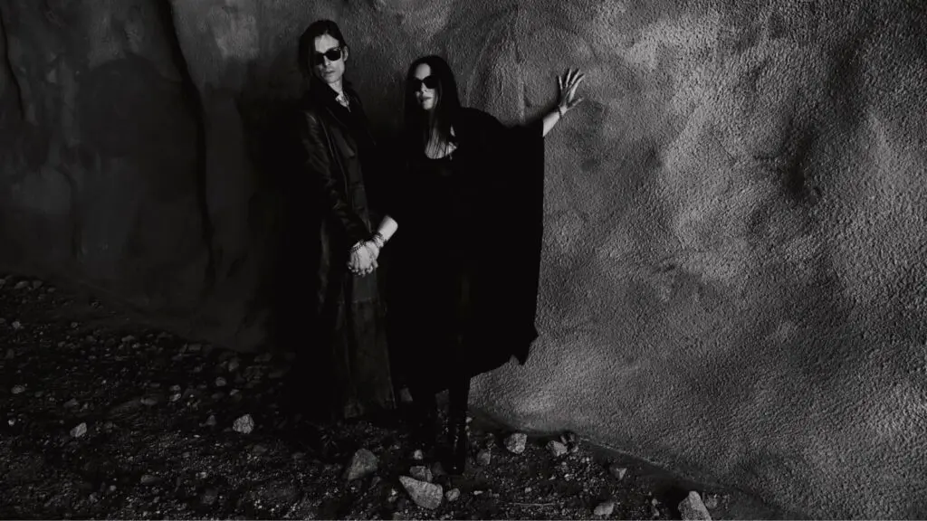 Cold Cave (solo)