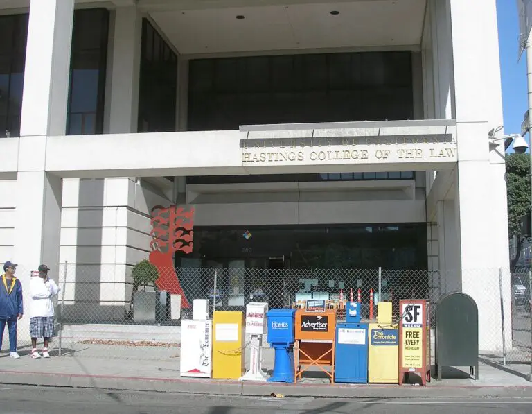 Entrance to the law school at 200 McAllister Street in 2006, with lettering for the former Hastings College of the Law name - San Francisco