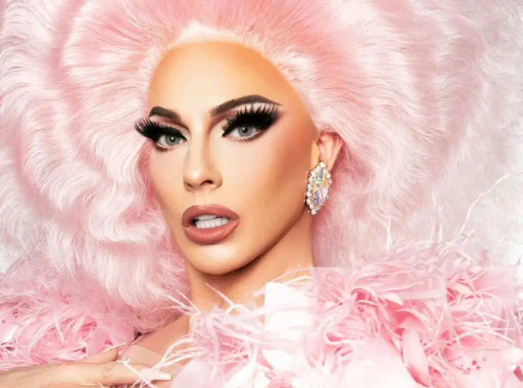 Alyssa Edwards – A Very Alyssa Christmas (18+)